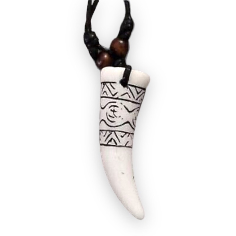 New Unisex White Carved Handmade Horn Wolf Fang Wood Beaded Leather Necklace